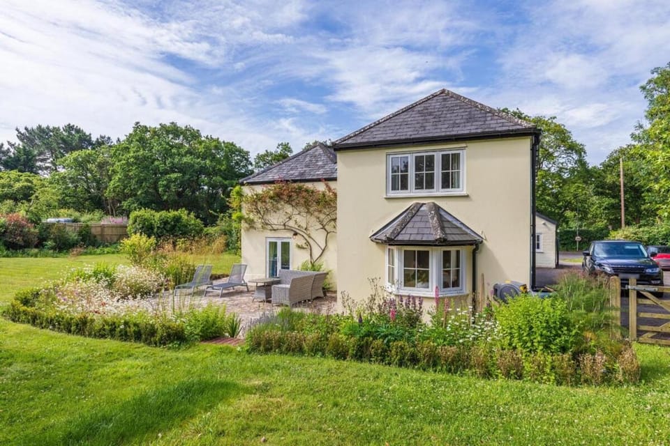 Beautiful 5 bedroom house near Lymington House in Lymington
