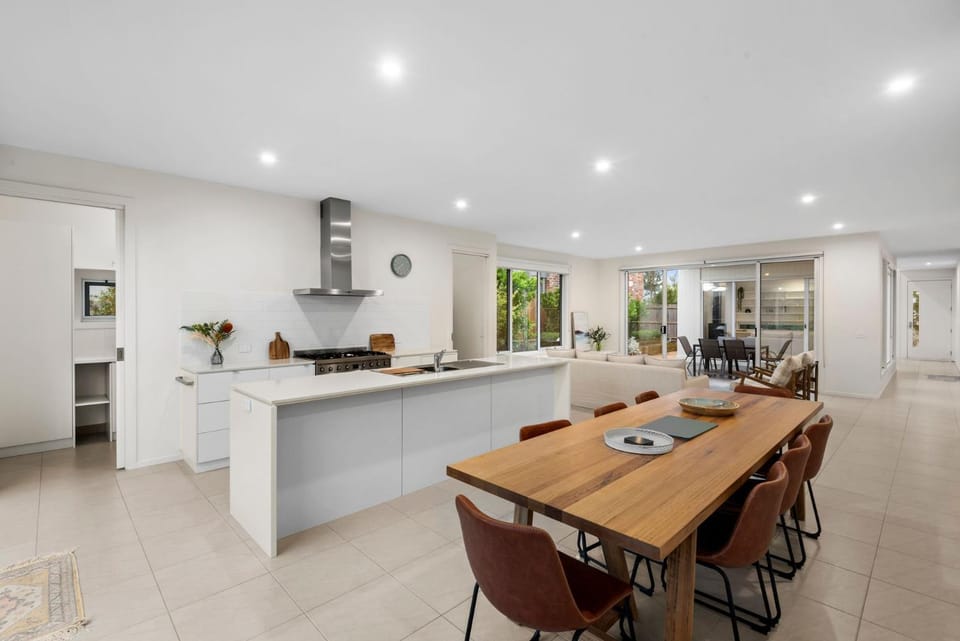 Kitchen or kitchenette, Living room, Dining area