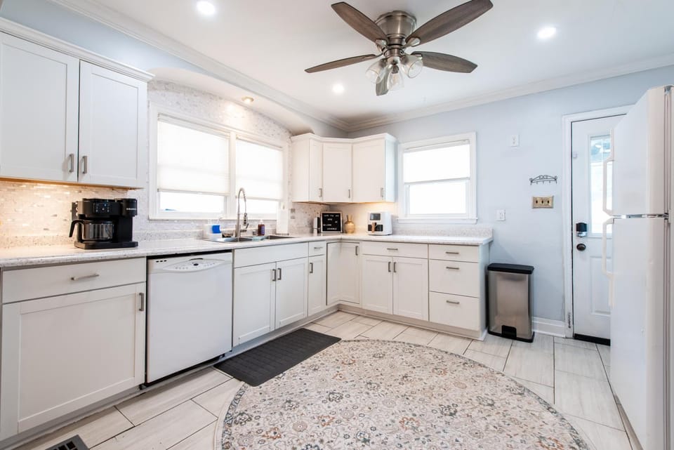 Pet Friendly Parkway Palace Sleeps 10 House in Jefferson County
