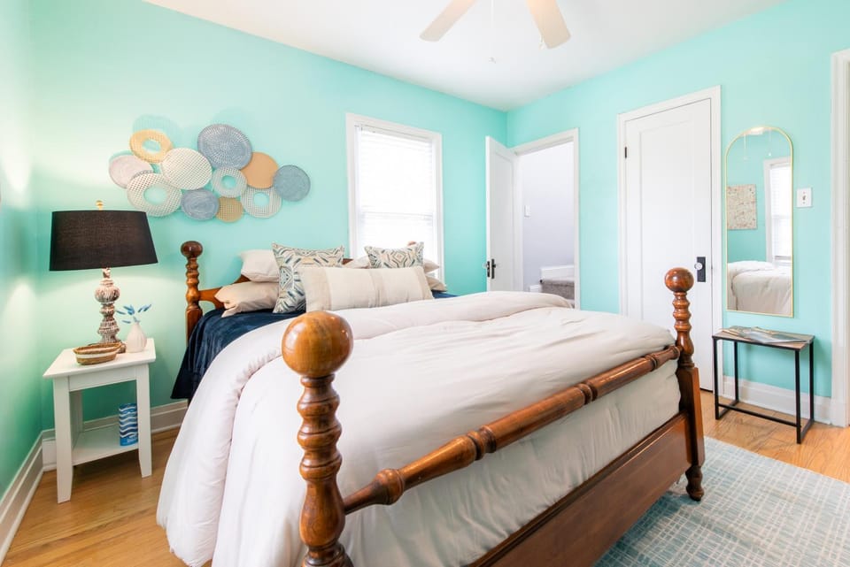 Pet Friendly Parkway Palace Sleeps 10 House in Jefferson County