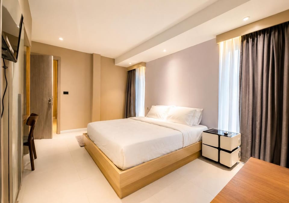 Bed, TV and multimedia, Photo of the whole room, Bedroom, wardrobe