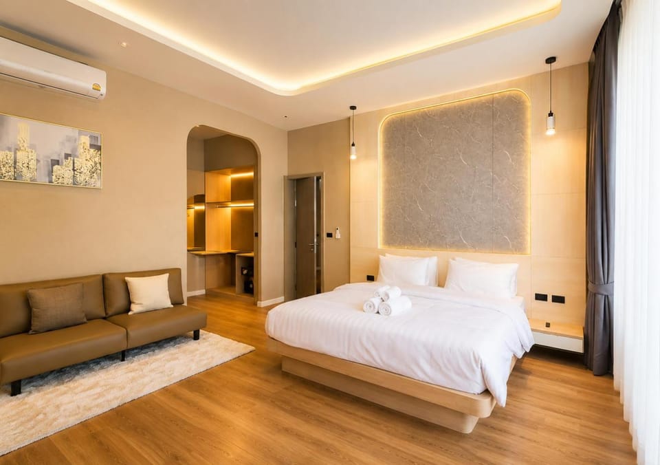 Bed, Living room, Photo of the whole room, Seating area, Bedroom, towels, wardrobe