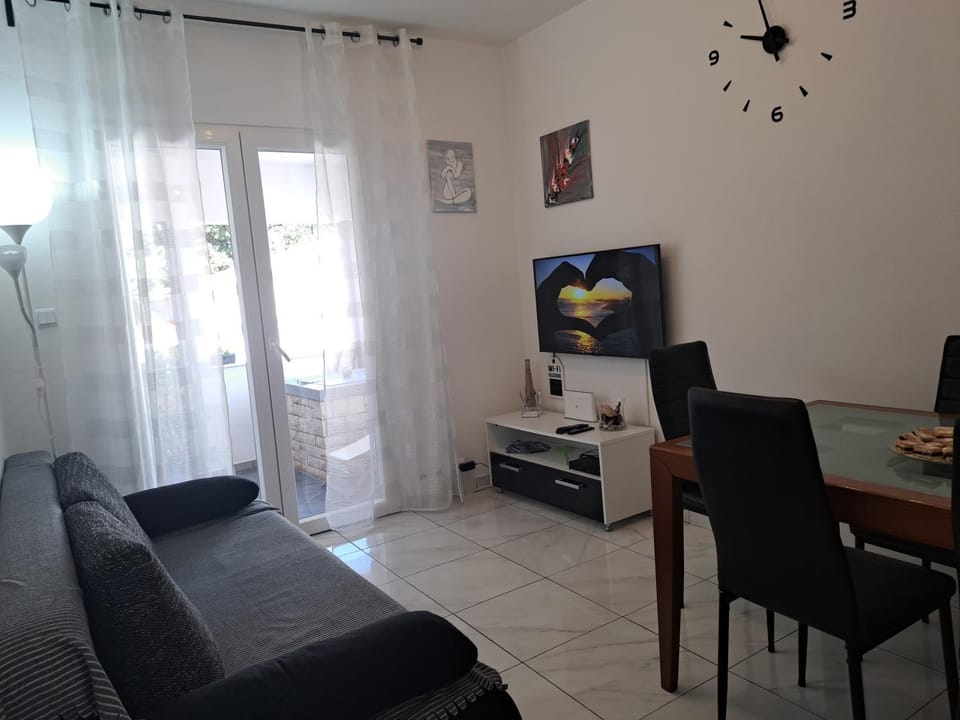 TV and multimedia, Seating area