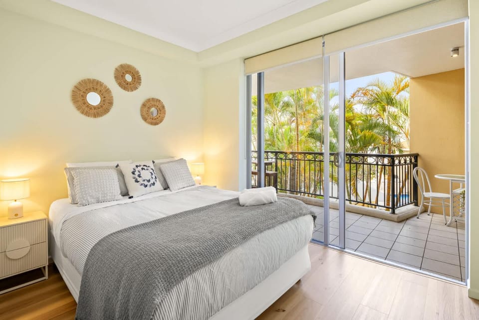 Bed, View (from property/room), Balcony/Terrace, Photo of the whole room, Bedroom, air conditioner