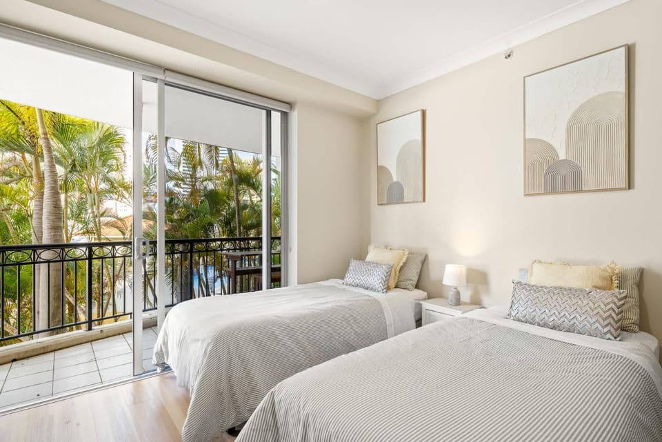 Bed, View (from property/room), Balcony/Terrace, Photo of the whole room, Bedroom, air conditioner