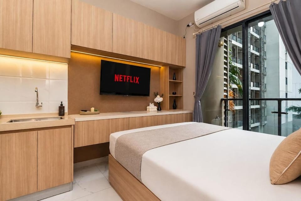 Pool view studio-Sky House BSD near AEON & ICE- L3 Apartment in Indonesia
