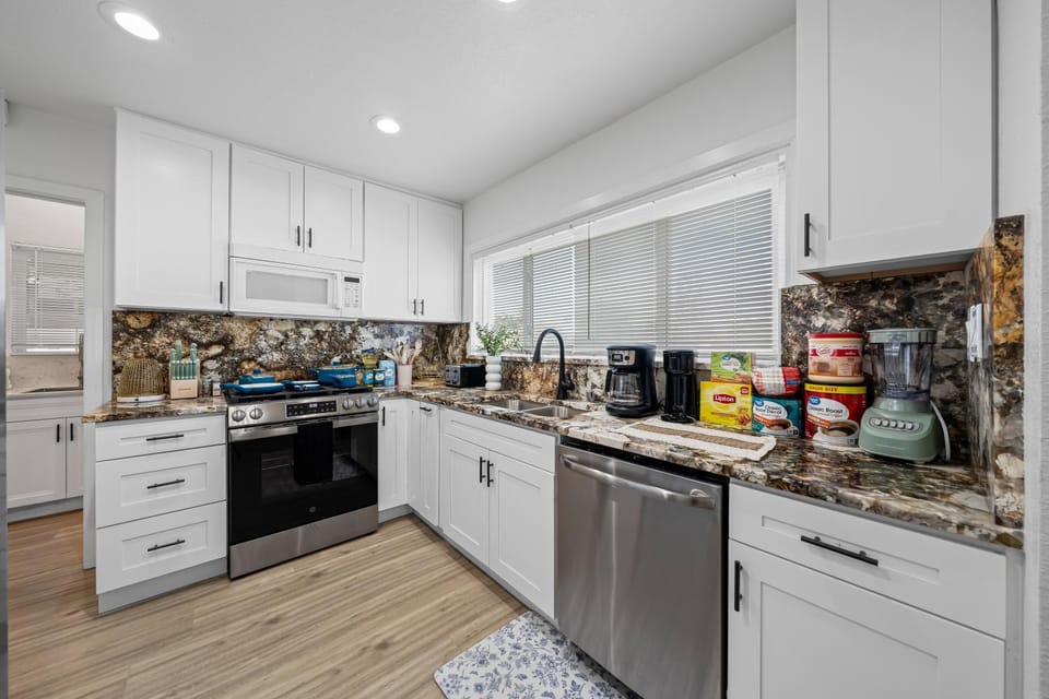 Entire Private House with 4 Bedrooms, 2 Bath, King Bed, 4 Parking, Gated Yard, Ranch Style, Available Now House in El Cajon