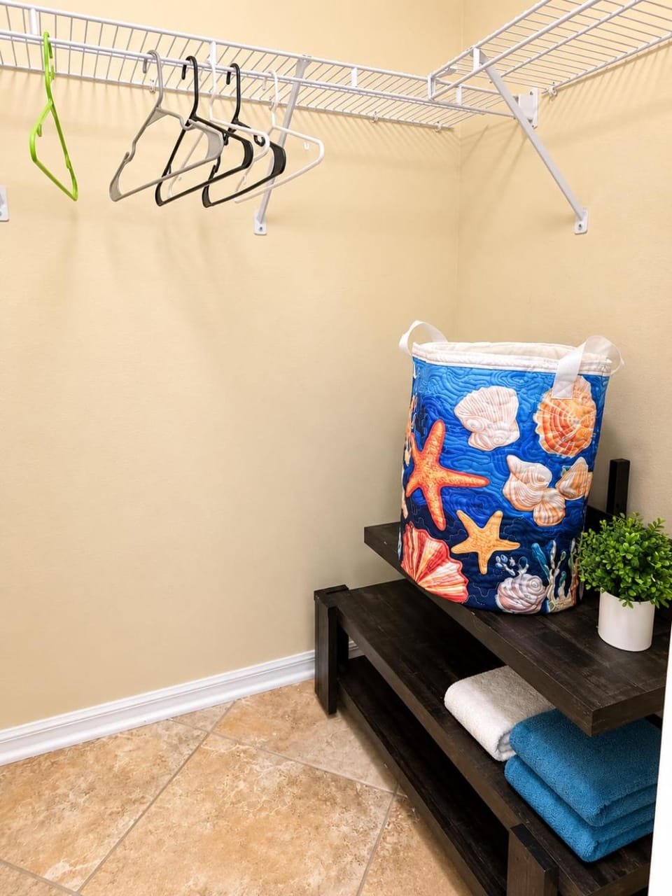 Beautiful Suite, private bath Vacation rental in Cape Coral