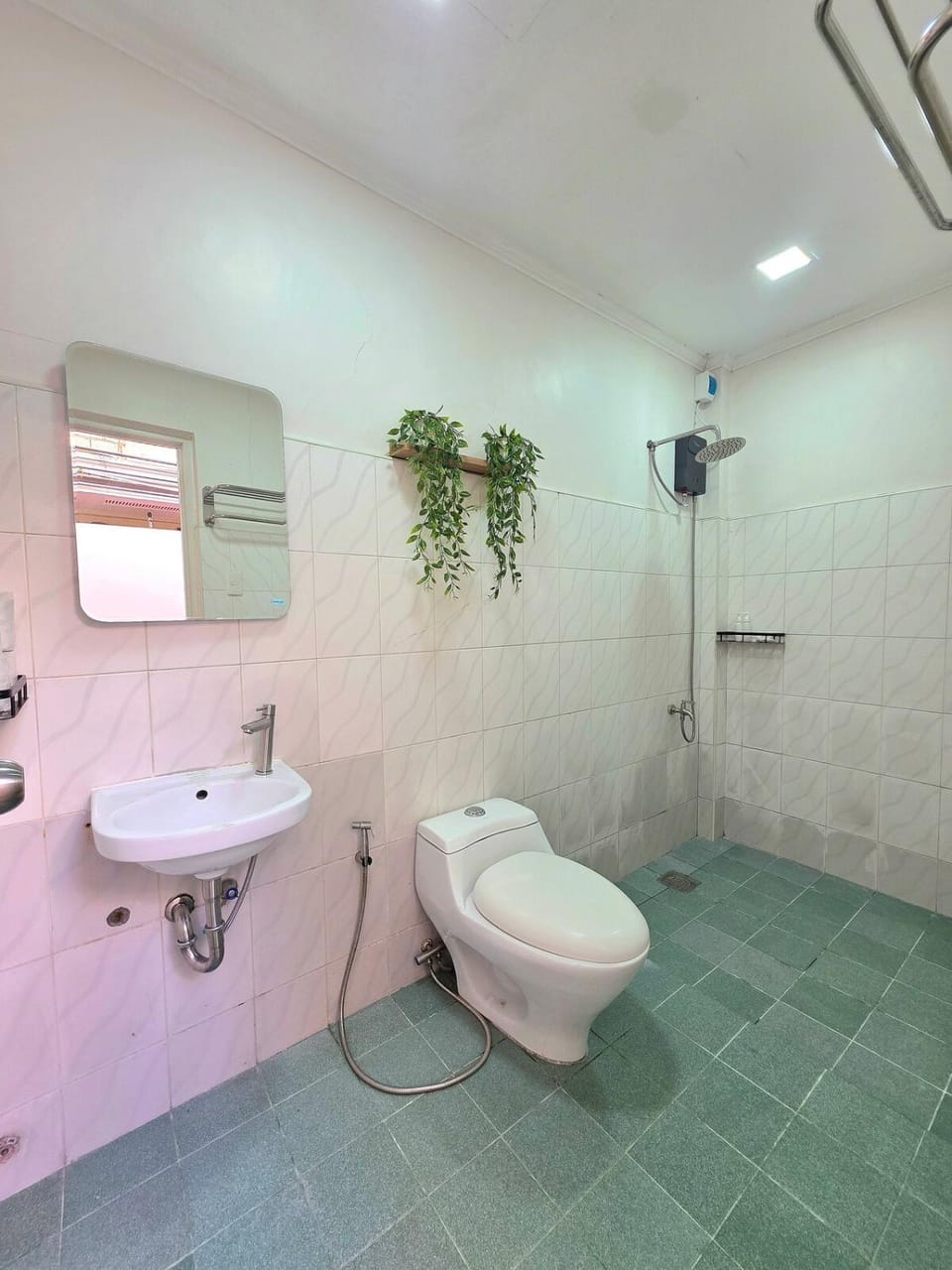 U64 La Guardia Townhouse 3 Bedroom Free Parking near IT Park Cebu Apartment in Lapu-Lapu City