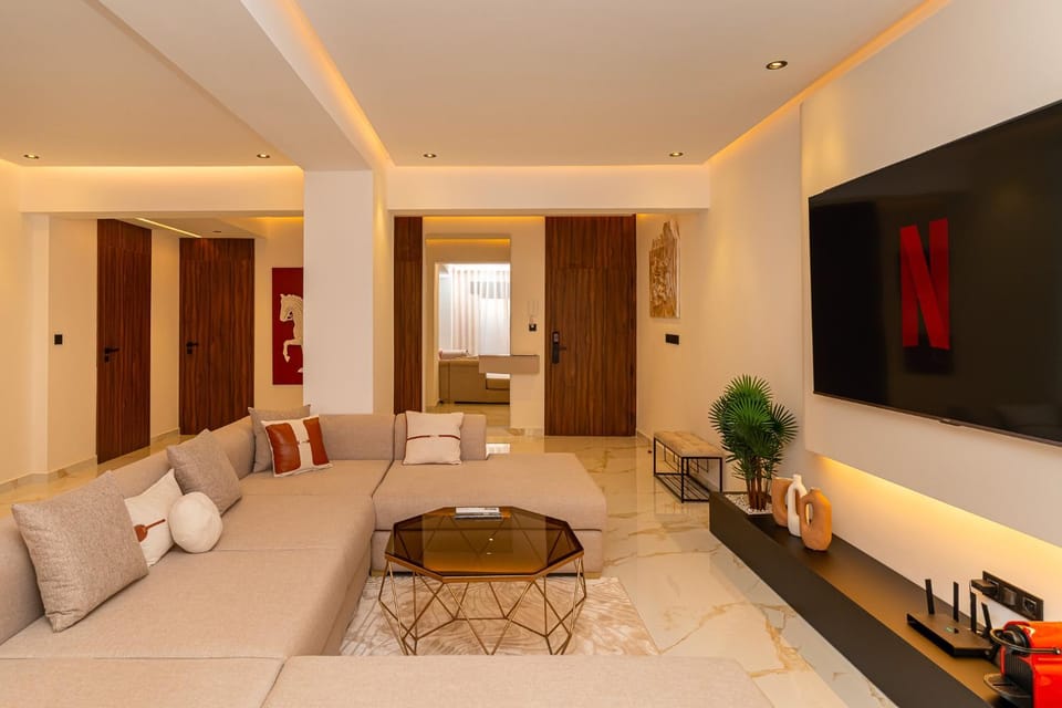 Communal lounge/ TV room, TV and multimedia, Seating area