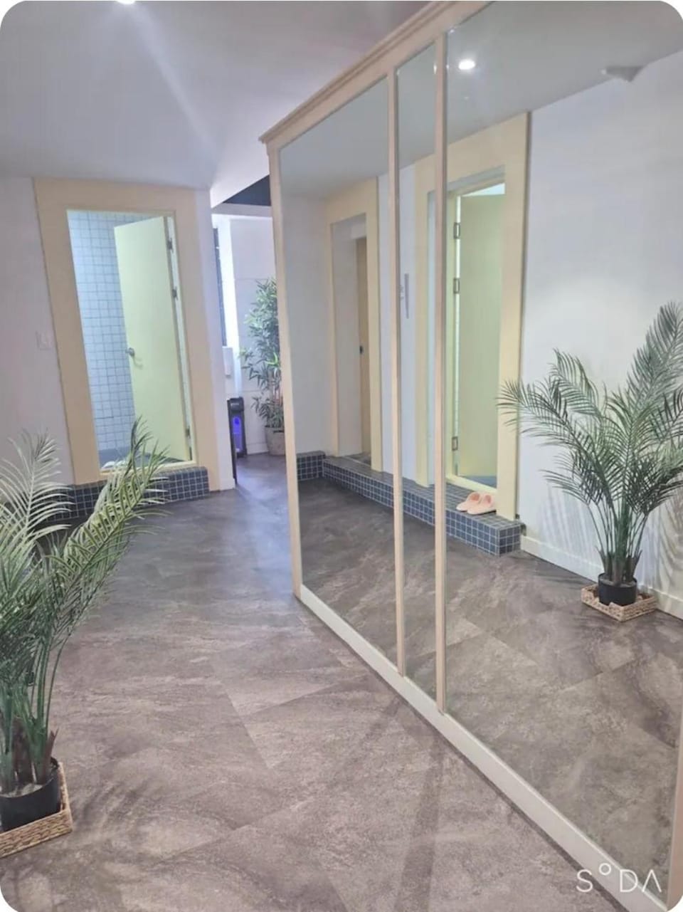 Hongdae Street - Private Guest House - Female only Hostel in Seoul