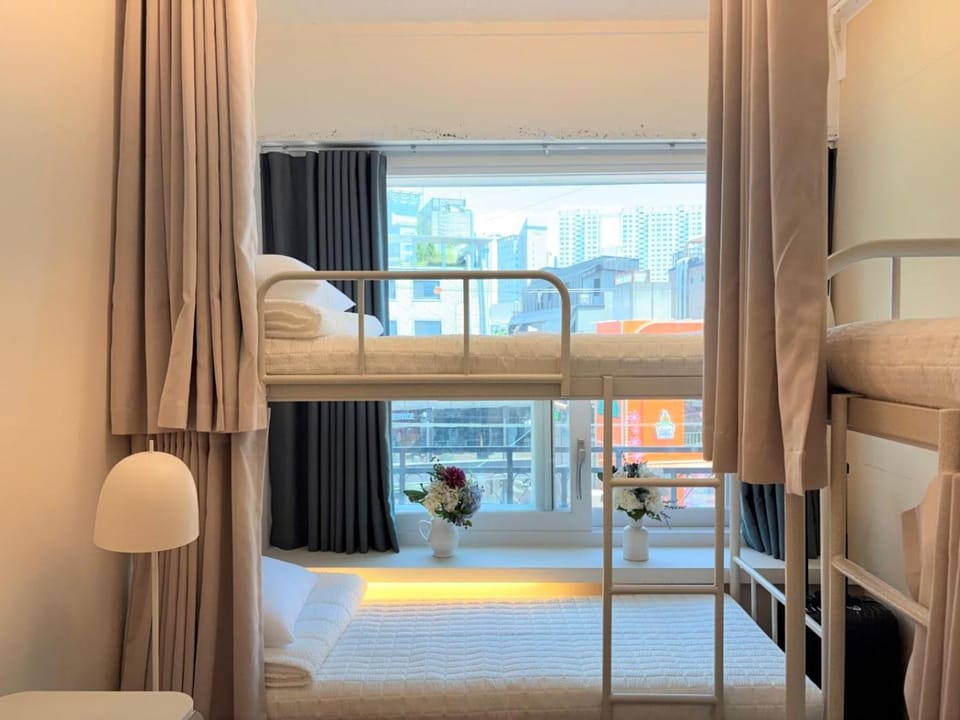 Hongdae Street - Private Guest House - Female only Hostel in Seoul
