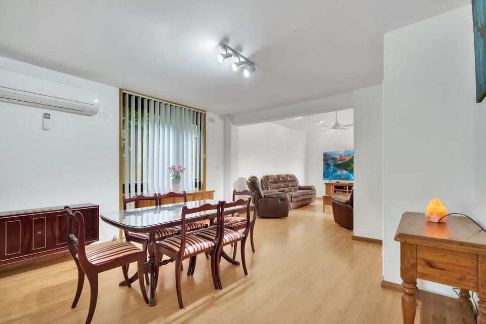 Graceland - 3 Mins to CBD Ideal for Workers House in Dubbo