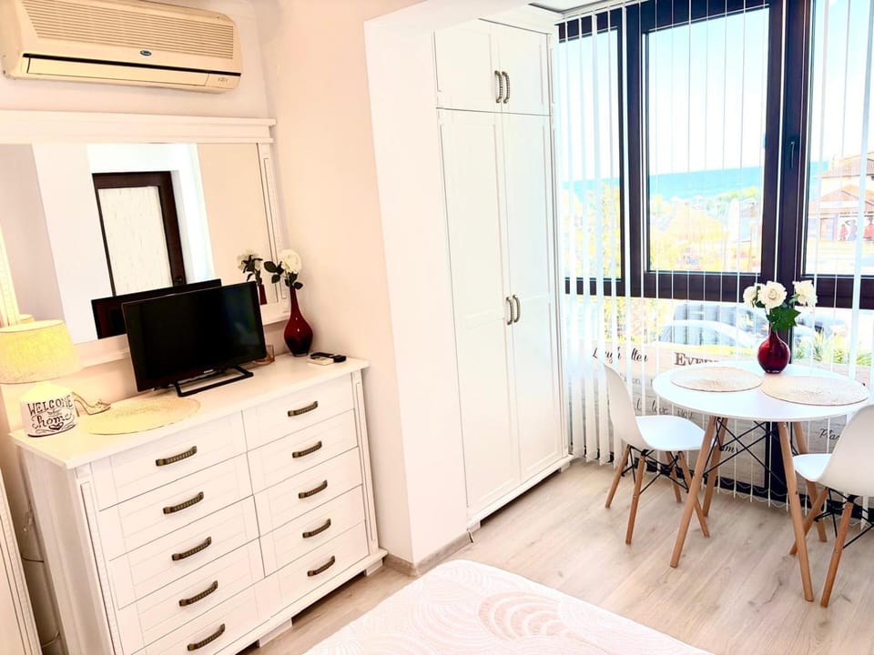 Beachfront Studio Apartment Marina Dinevi Apartment in Burgas Province