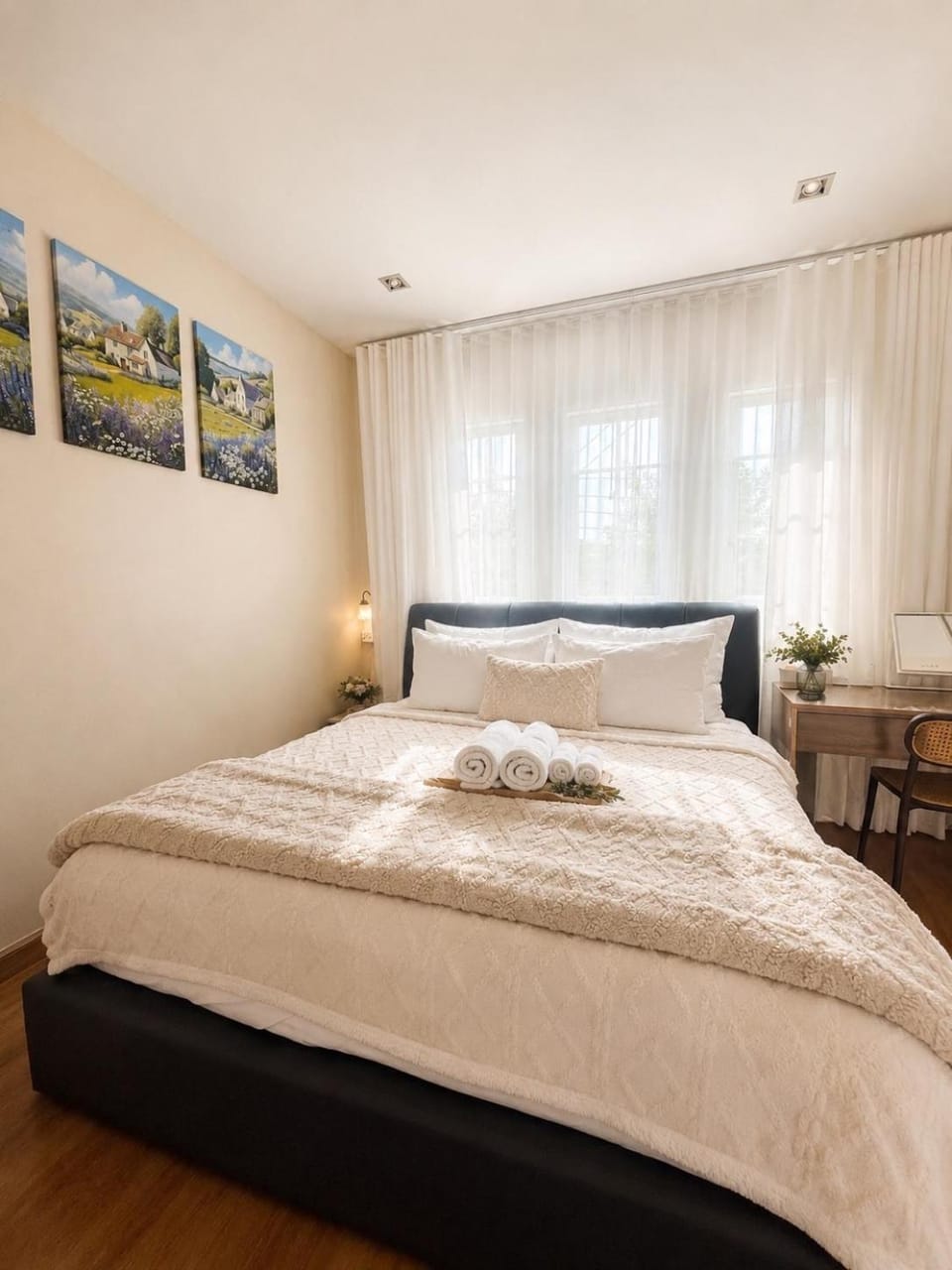8 Bedroom Bangkok Family Home Sleeps 20 Near Safari World Villa in Bangkok