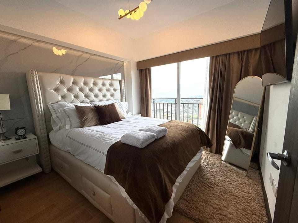 Bed, TV and multimedia, Photo of the whole room, Bedroom