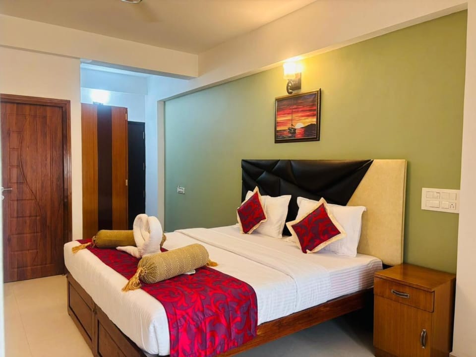 Bedroom, towels, wardrobe