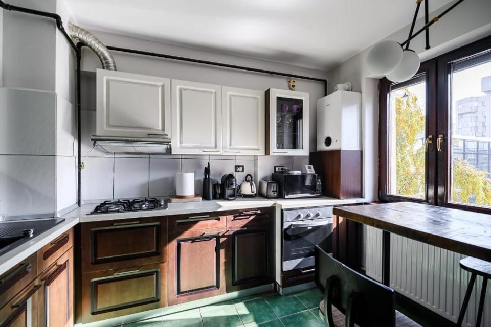 Kitchen or kitchenette, Dining area, oven