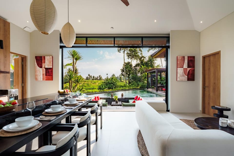 Seating area, Dining area, Pool view, Swimming pool