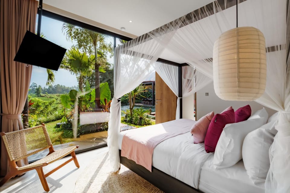 Bed, Bedroom, Garden view