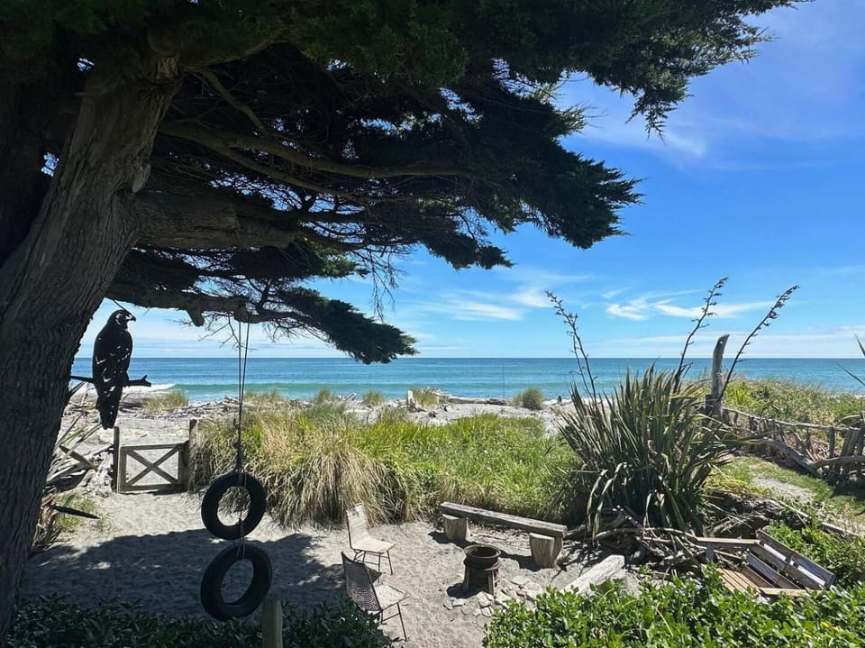 Kahu's Nest - Absolute Beachfront Retreat House in West Coast