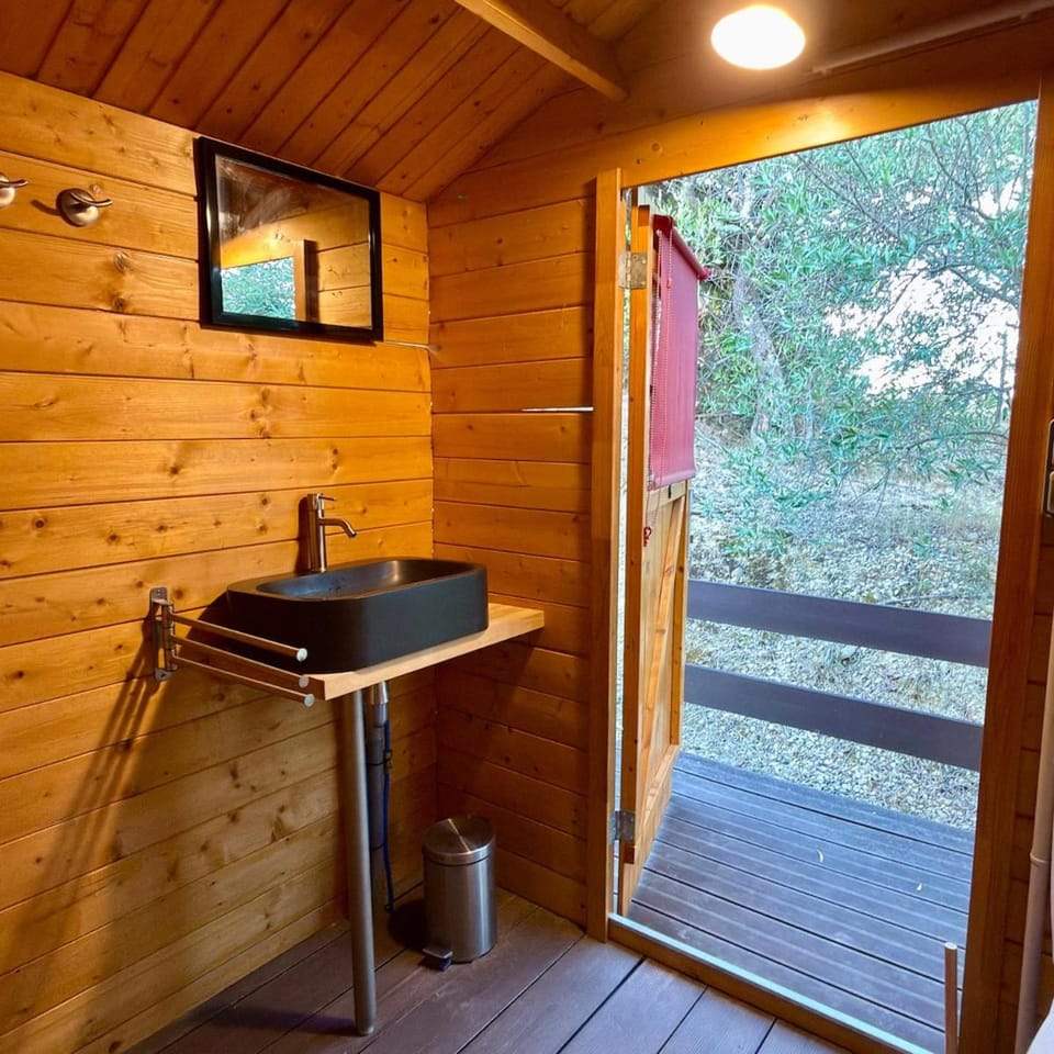 Mas Bellevue - Jacuzzi - valley view Villa in Provence
