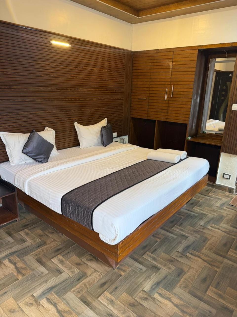 Bed, TV and multimedia, Photo of the whole room
