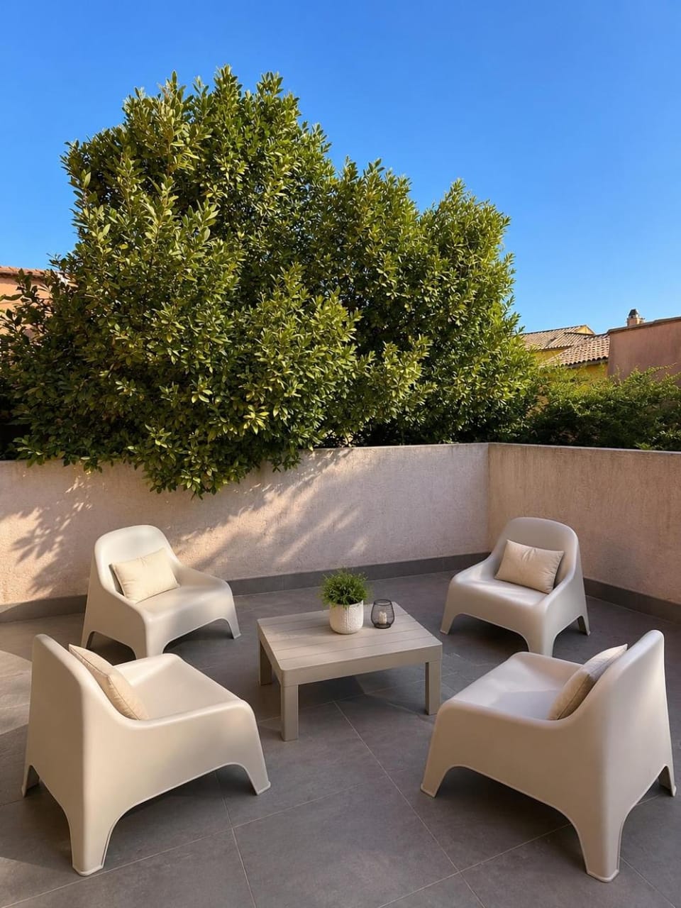 Terrace Downtown Saint-Tropez Place Lices Apartment in Saint-Tropez