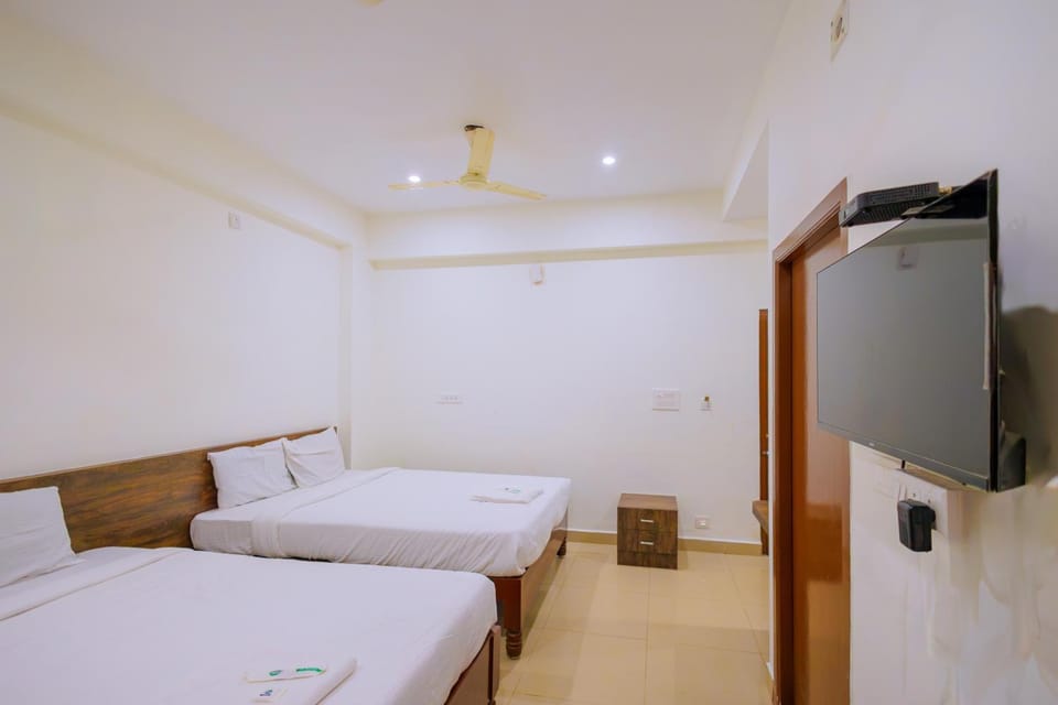 Bed, TV and multimedia, Bedroom