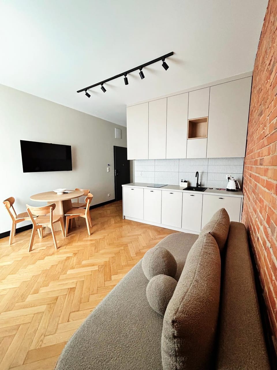 Communal lounge/ TV room, TV and multimedia, Kitchen or kitchenette, Living room, Seating area, Dining area