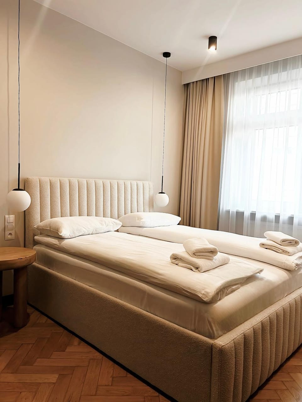 Bed, Photo of the whole room, Bedroom, towels