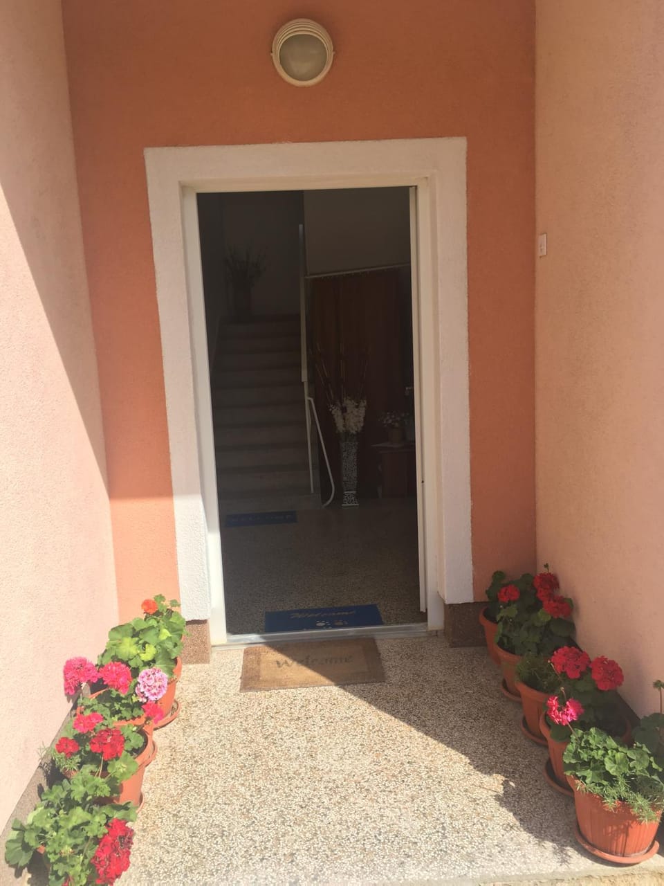 Facade/entrance