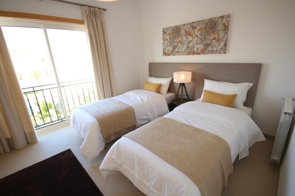 Bed, Decorative detail, Bedroom, Family