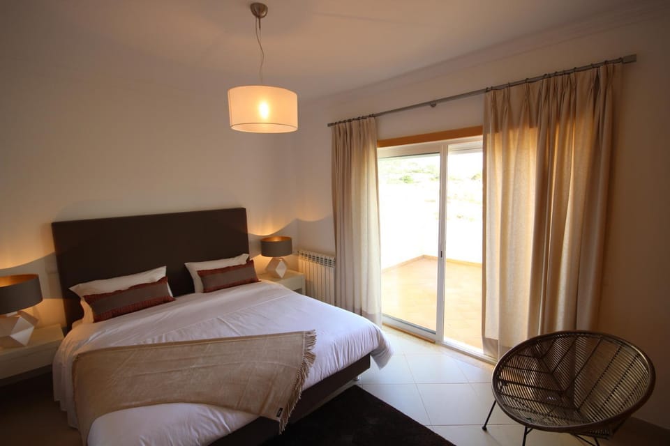 Bed, Decorative detail, Bedroom, Family