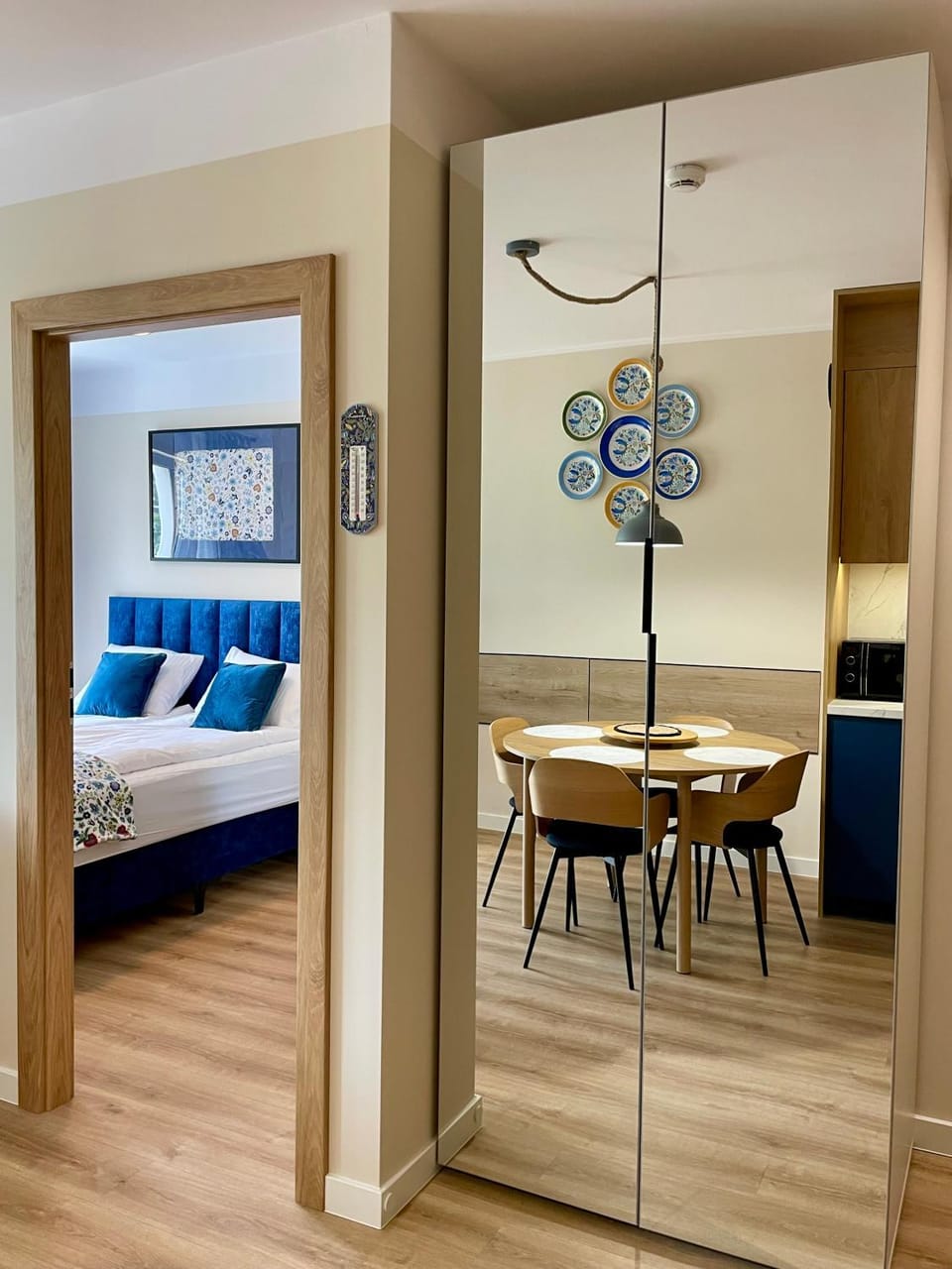 Bed, Living room, Photo of the whole room, Seating area, Dining area, Bedroom, wardrobe