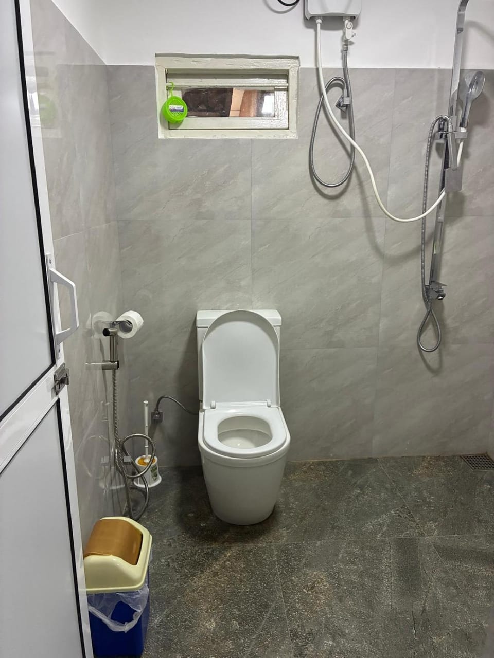 Shower, Toilet