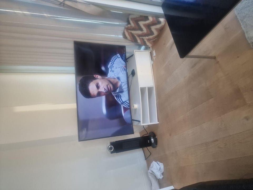 Communal lounge/ TV room, TV and multimedia, Living room