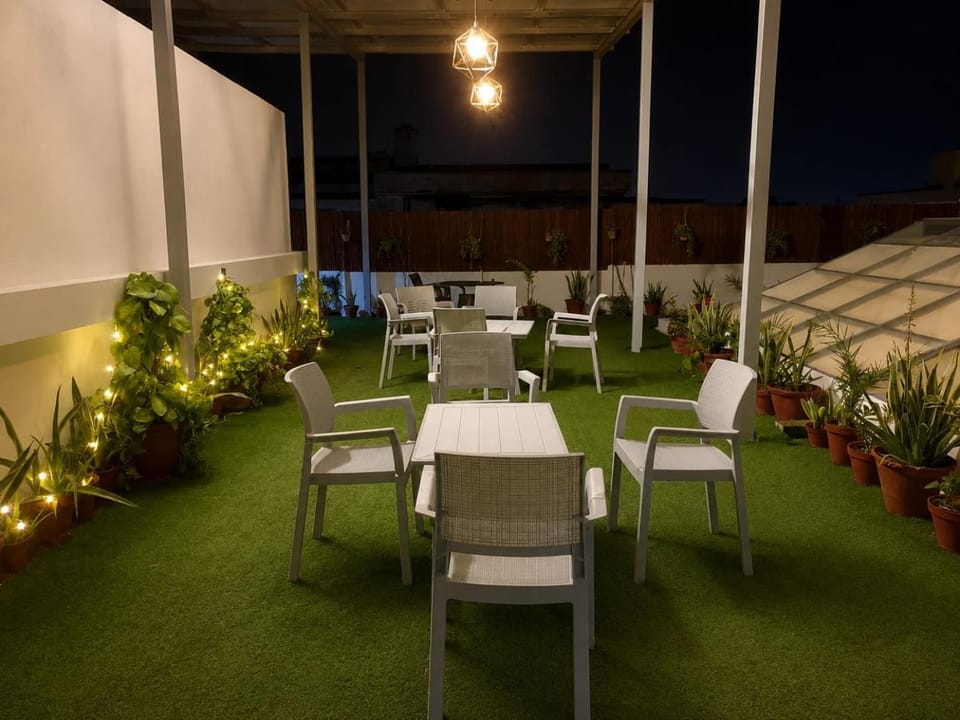 Night, Living room, Seating area