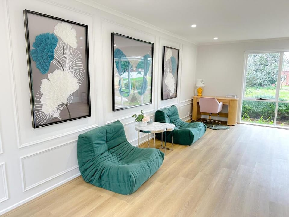 Shine Adam Court - Prestige Retreat in the Heart of Pakenham House in Pakenham