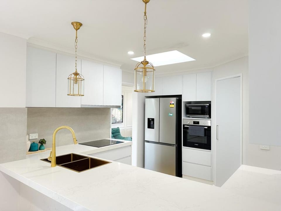 Shine Adam Court - Prestige Retreat in the Heart of Pakenham House in Pakenham
