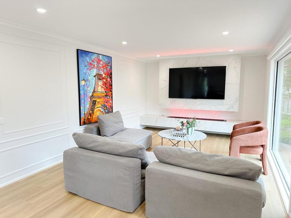 Shine Adam Court - Prestige Retreat in the Heart of Pakenham House in Pakenham