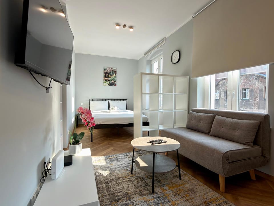 Bed, TV and multimedia, Living room, Photo of the whole room, Seating area