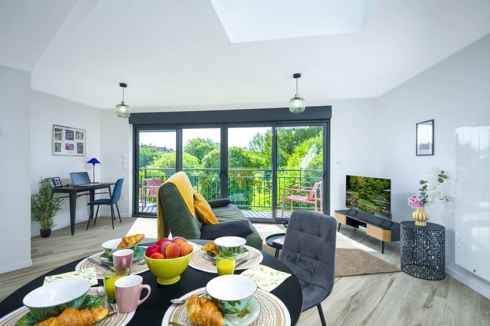 Living room, Seating area, Dining area, Garden view