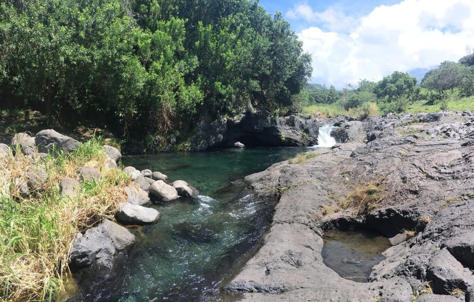 Nearby landmark, Natural landscape, Swimming pool