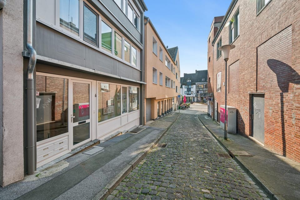 Property building, Neighbourhood, City view, Street view, Location