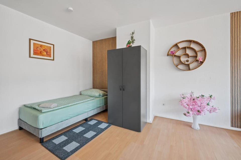 Bed, Photo of the whole room, wardrobe
