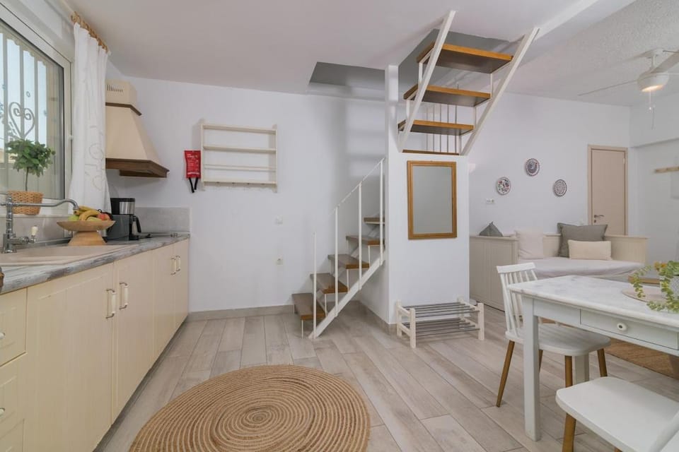 Casa Greca Private Yard, near Old Town, Prime Location Apartment in Rhodes