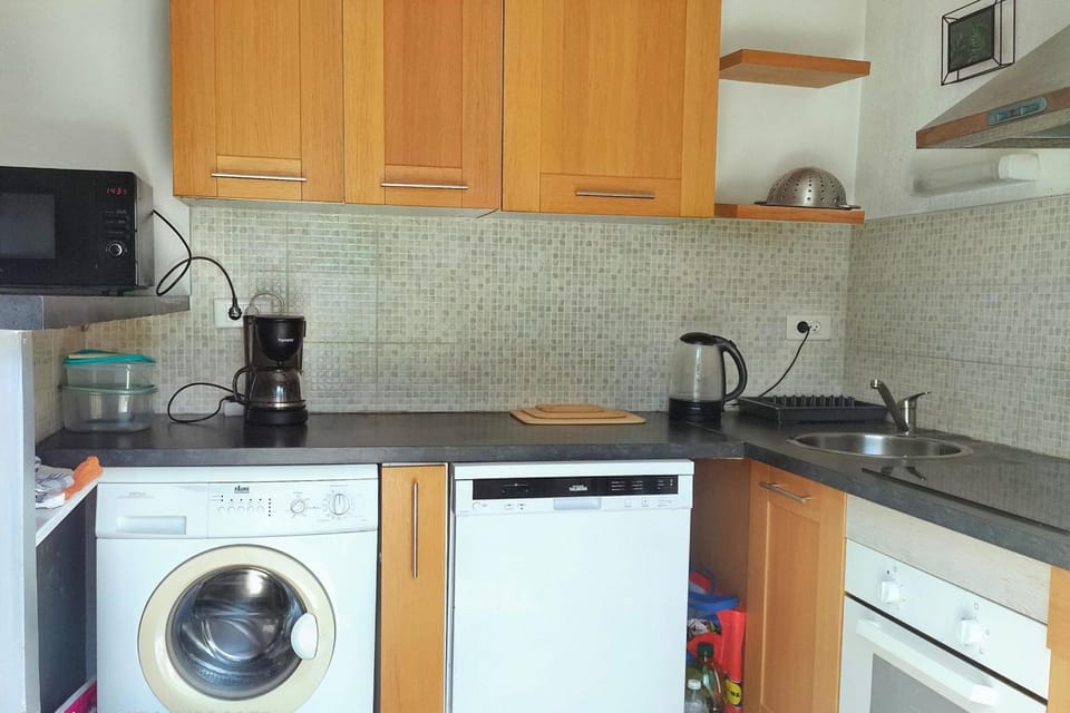Bright renovated apartment with a large terrace Apartment in La Seyne-sur-Mer