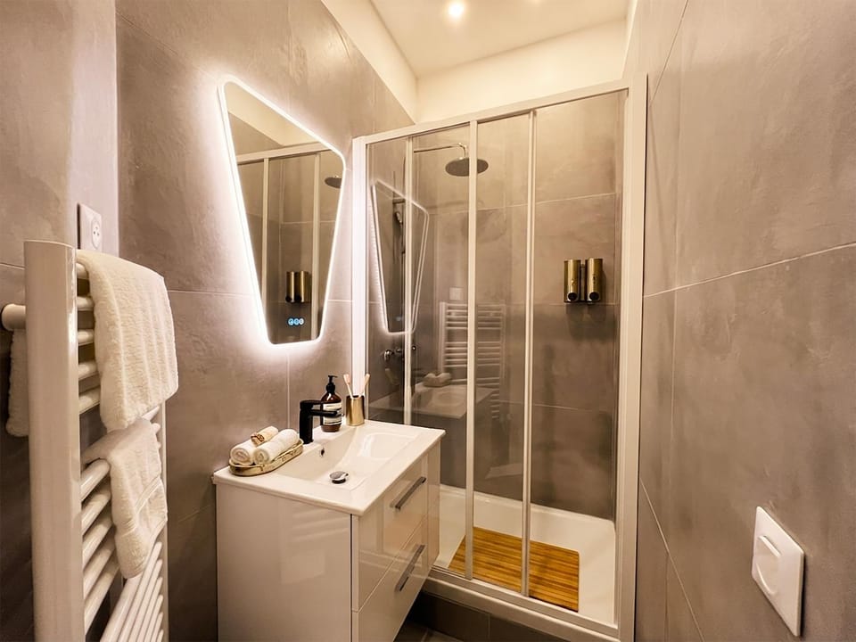 UrbanFlat 08 - Calm & luminous Apartment in center of Paris Apartment in Paris