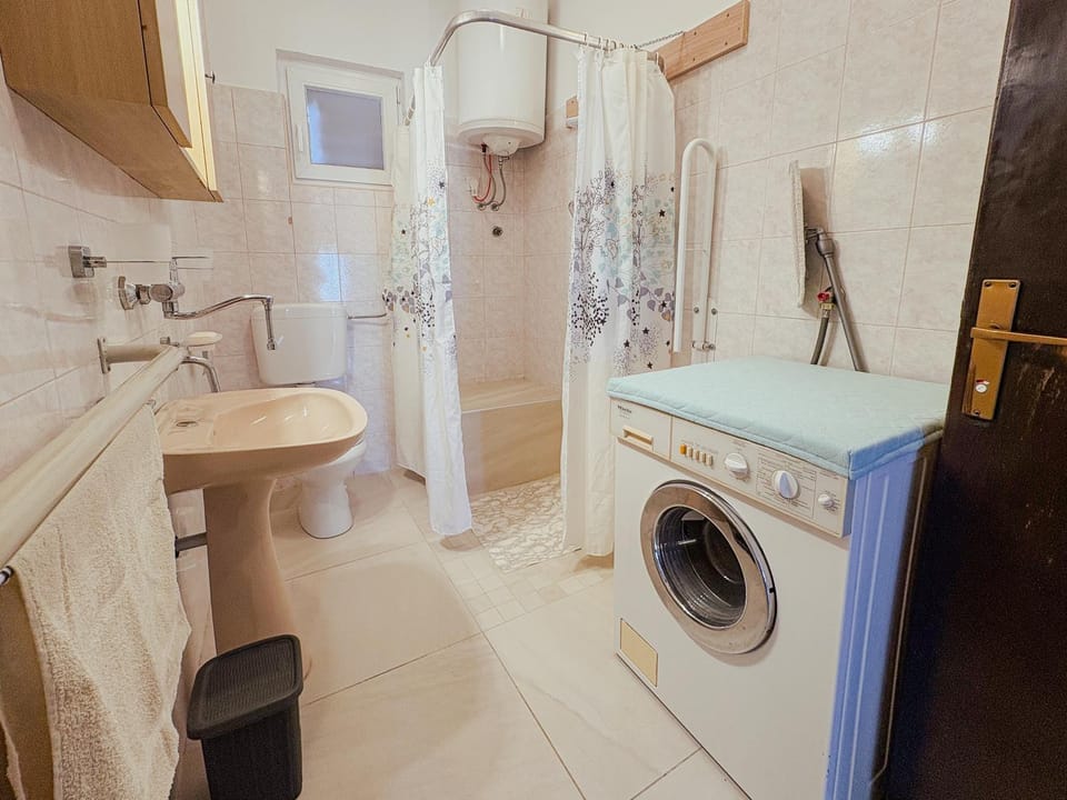 Shower, Toilet, Bathroom, washing machine